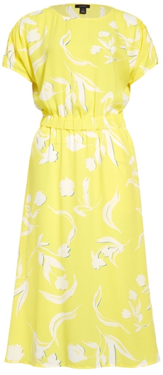 The perfect yellow dress for women over 40 | 40plusstyle.com