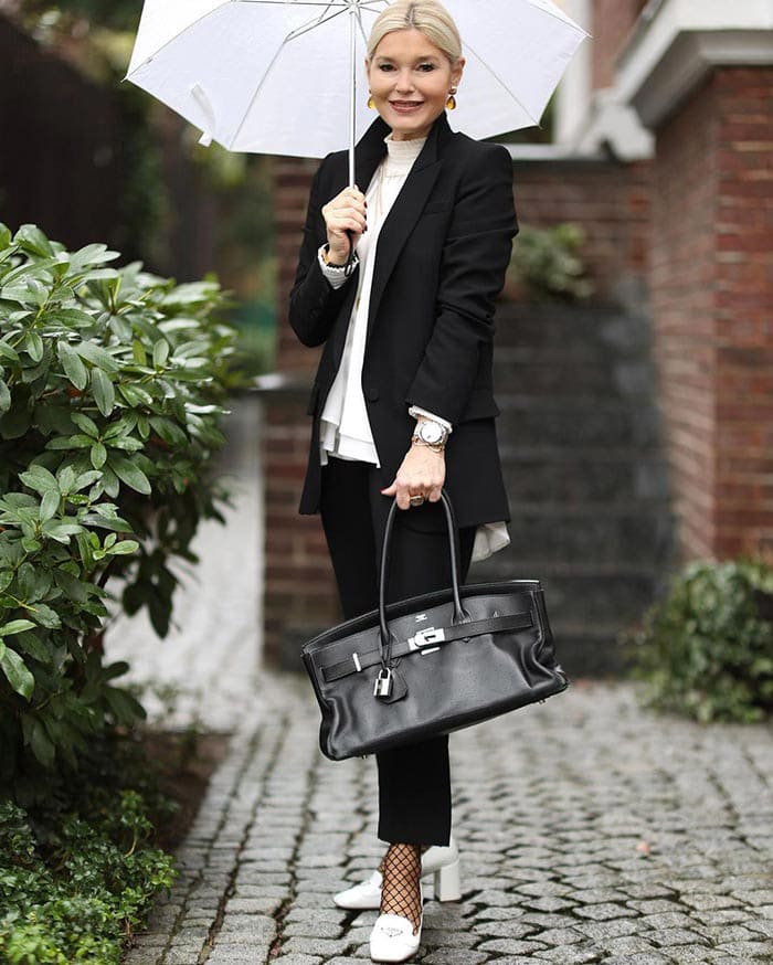 how to dress after 40 - Petra wears a black suit and white shoes | 40plusstyle.com