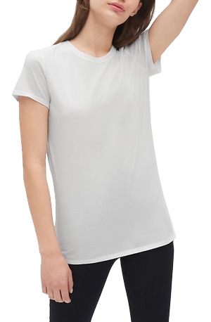 Best white t-shirts - GAP crewneck t-shirt | 40plusstyle.com