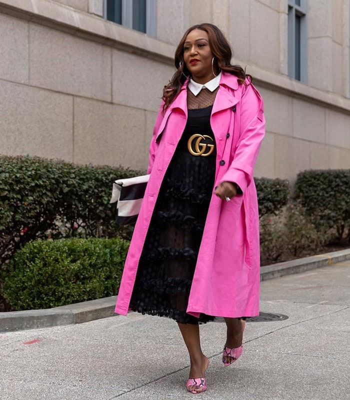 How to wear pink - Nikki wears a pink trench coat | 40plusstyle.com