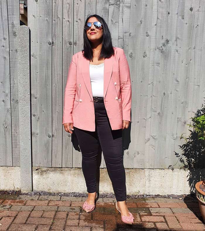 How to wear pink - Jas wears a pink blazer | 40plusstyle.com