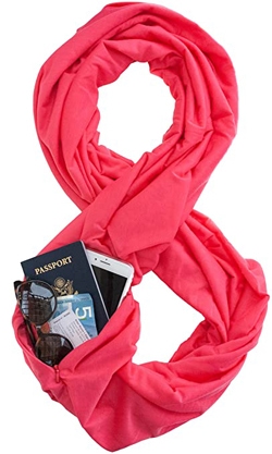 travel clothes for women - Travel scarf for women over 40 | 40plausstyle.com 