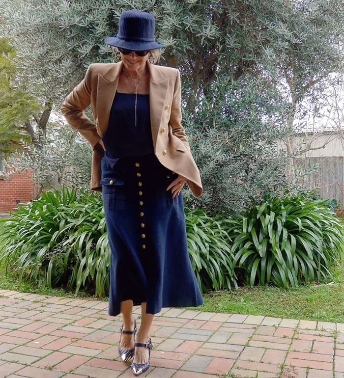 Suzie wears a navy and beige outfit | 40plusstyle.com