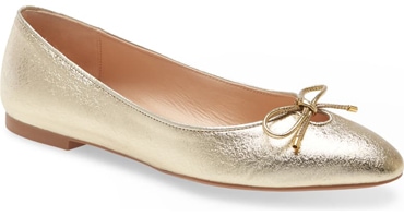 Stuart Weitzman 'Gabby' bow flat | 40plusstyle.com