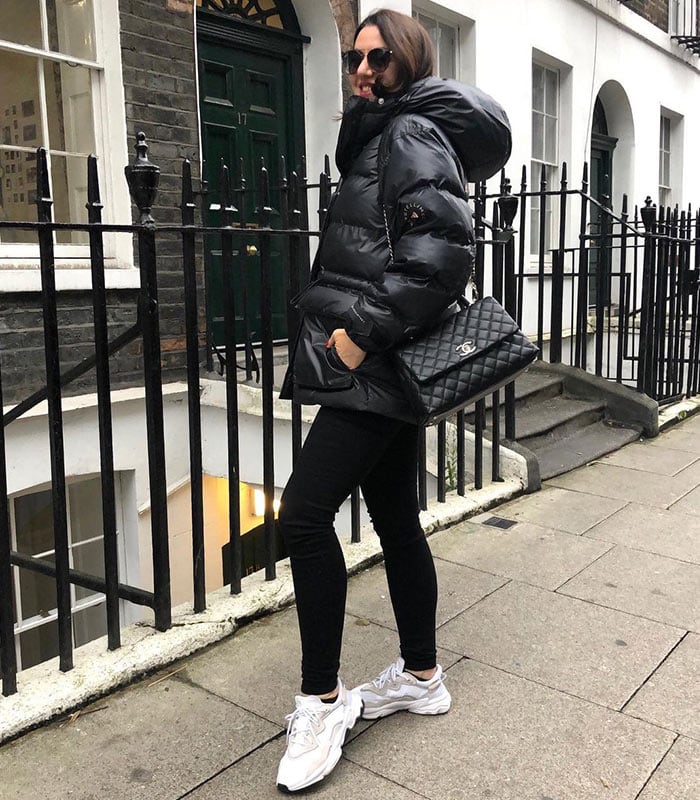 Aroob wears a monochrome outfit | 40plusstyle.com