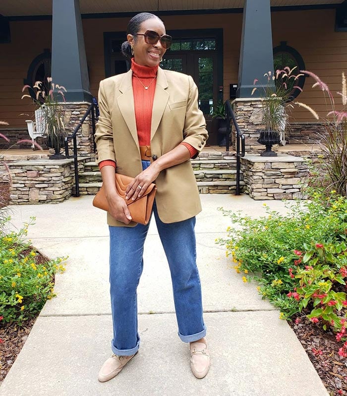 Mo wears a blazer with jeans | 40plusstyle.com