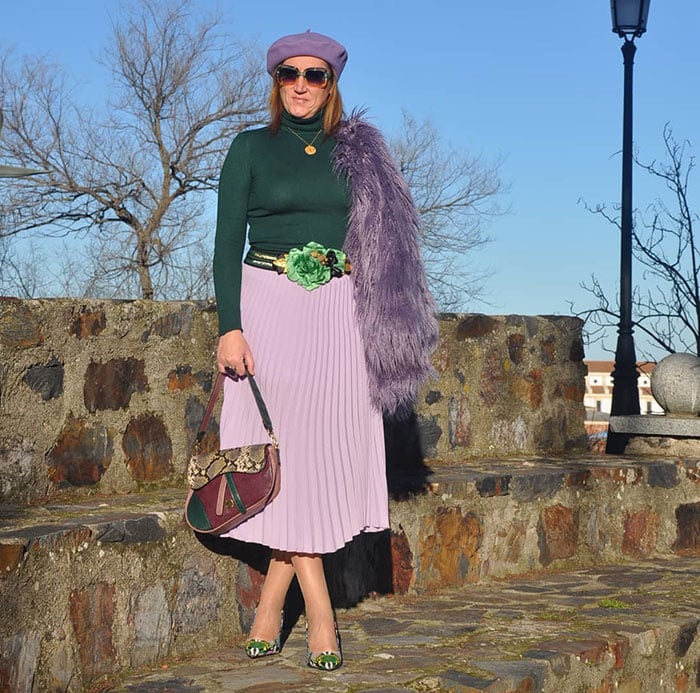 Nuria wears a green and purple outfit | 40plusstyle.com