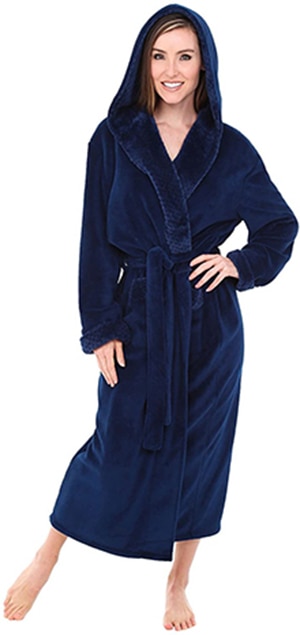 Best robes for women - Alexander del Rossa Plush Fleece Robe with Hood | 40plusstyle.com