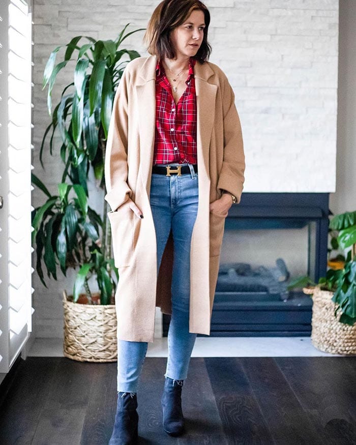 Dahlia wearing a checked shirt and jeans | 40plusstyle.com