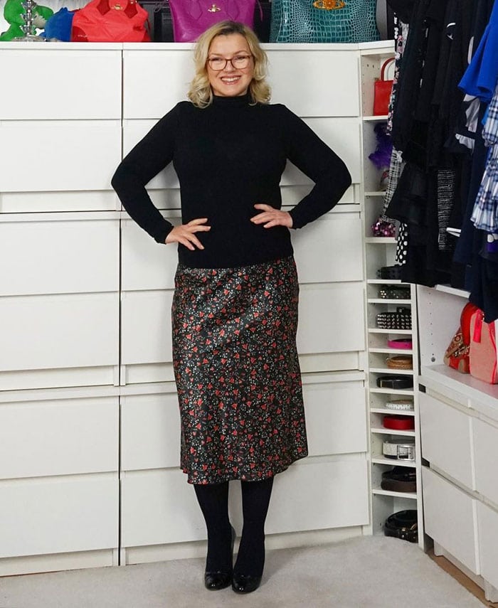 Katharina in a turtleneck and skirt | 40plusstyle.com