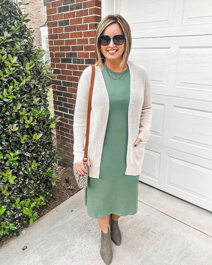 Easter outfits - Laura wears a green dress | 40plusstyle.com