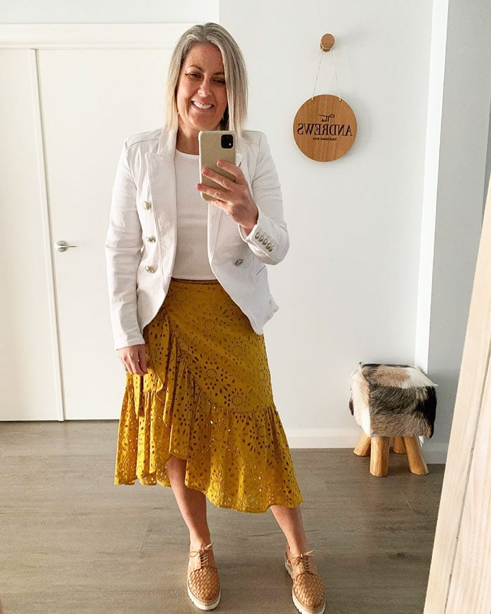 Beth wears yellow and white | 40plusstyle.com