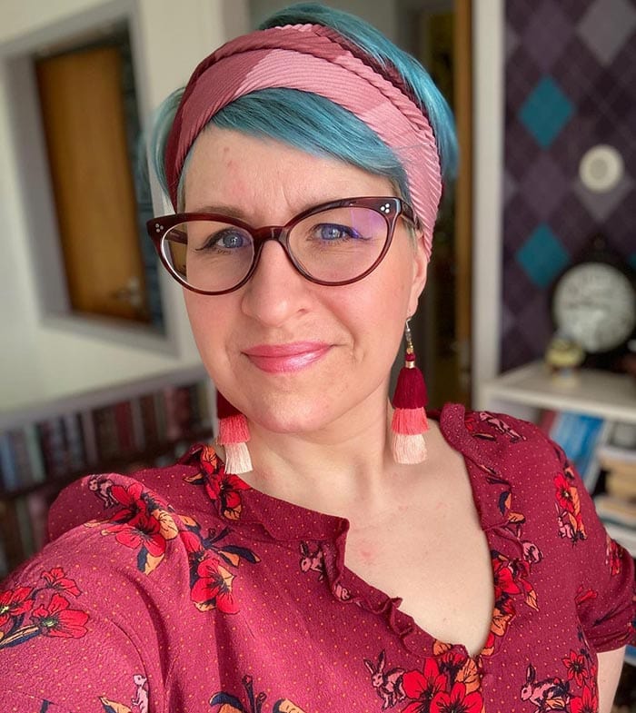 how to wear a headband over 40 stand out with a different accessory