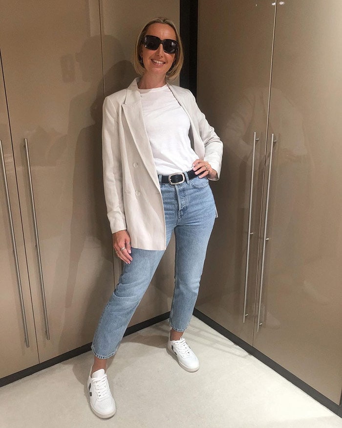 Lou in an oversized blazer and jeans | 40plusstyle.com