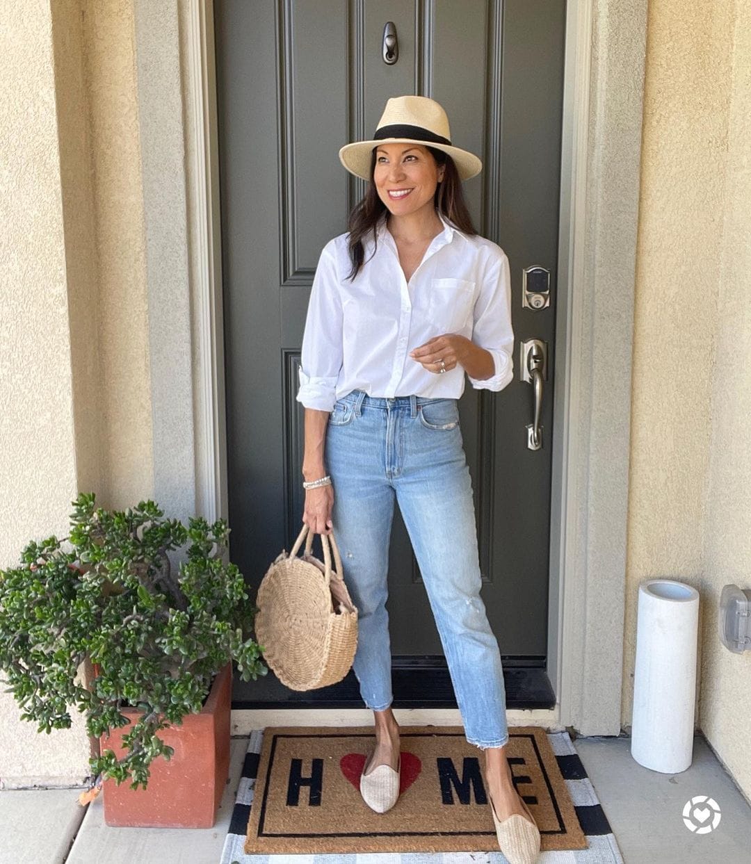 Adaline in a white shirt and jeans | 40plusstyle.com