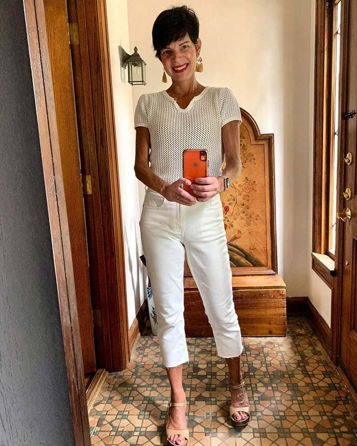 Heidi in cropped white pants | 40plusstyle.com