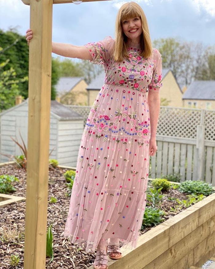 Lizzi wears an embroidered maxi dress | 40plusstyle.com