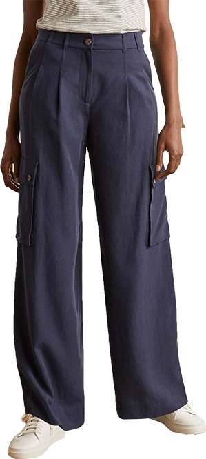 Boden cargo pants | 40plusstyle.com