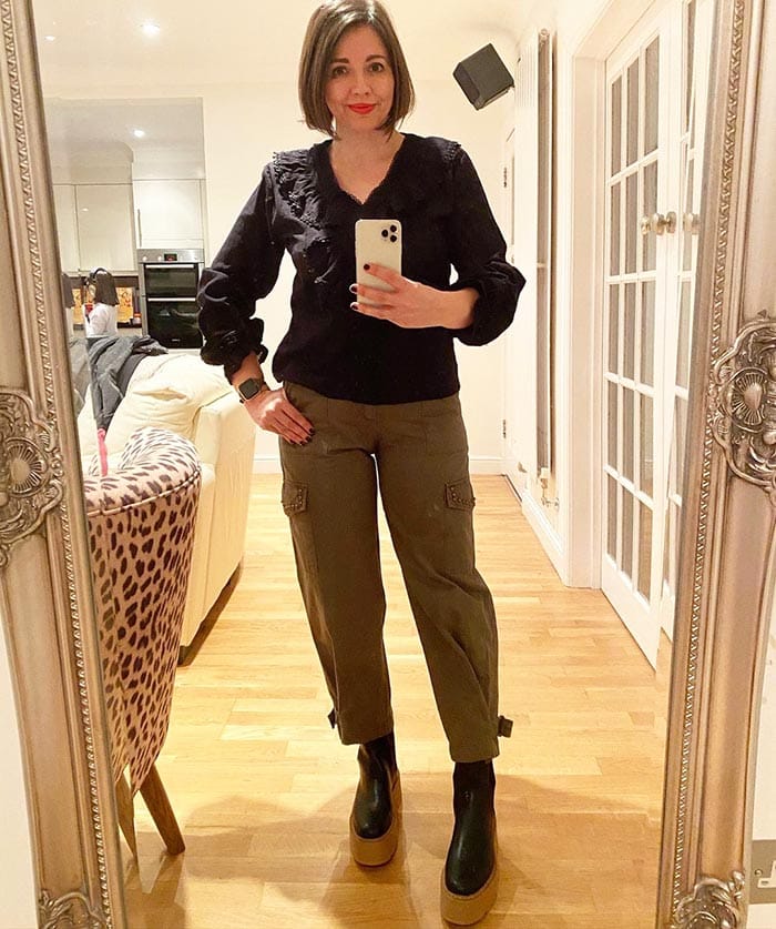 How to wear cargo pants - Nikki wears her pants with platform shoes | 40plusstyle.com