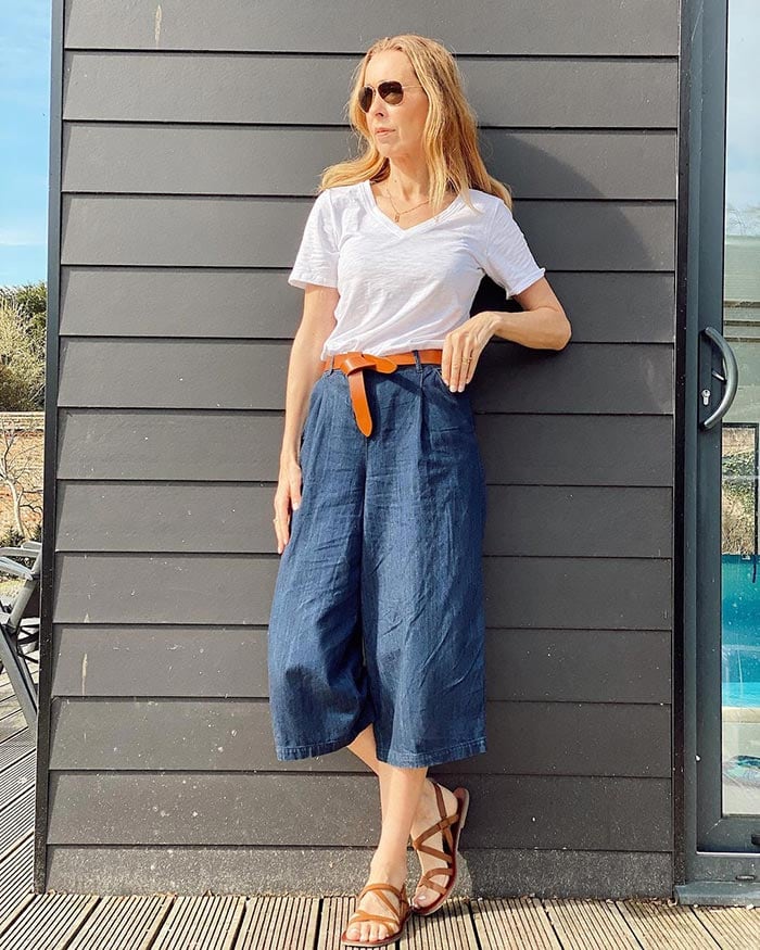 Maie-Louise in cropped pants and sandals | 40plusstyle.com