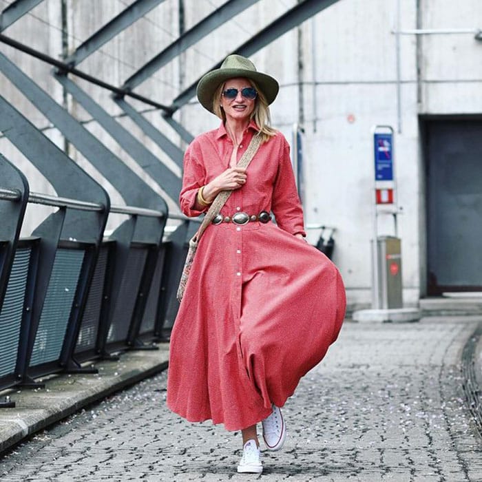 Yvonne in shirtdress and statement accessories | 40plusstyle.com