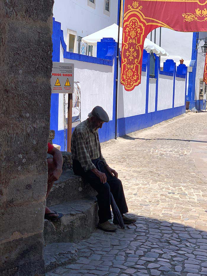 Older man resting in Obidos, Portugal | 40plusstyle.com