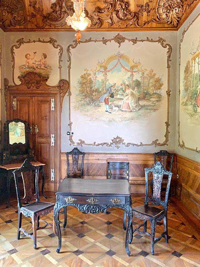 Sintra - a room inside the palace | 40plusstyle.com