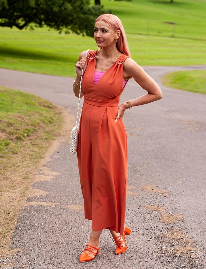 Romantic style - Catherine wears orange and pink | 40plusstyle.com