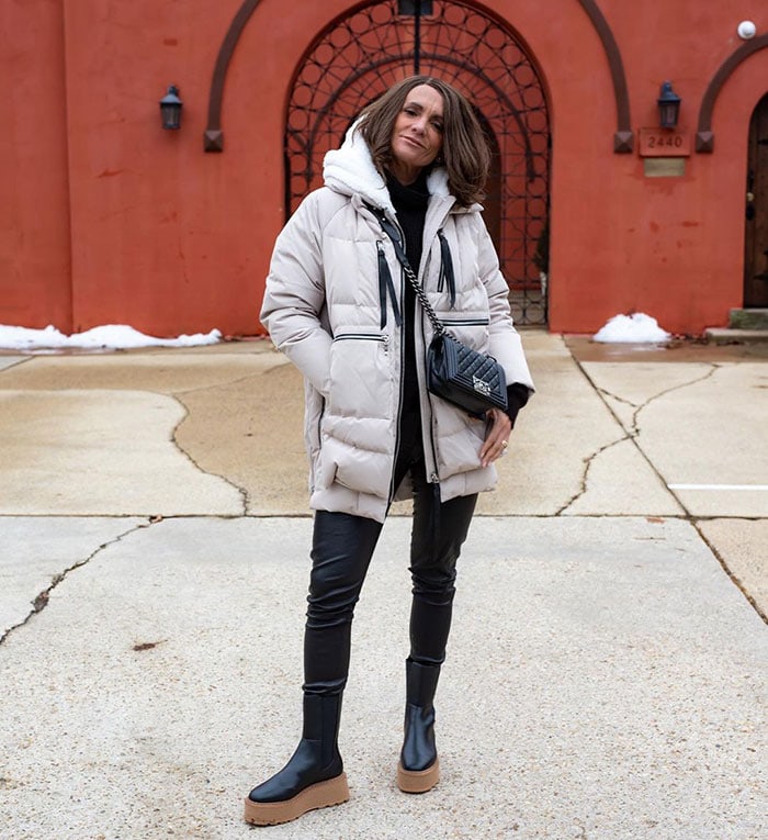 Coats to wear on a rainy day - Sylvia wears a puffer jacket | 40plusstyle.com