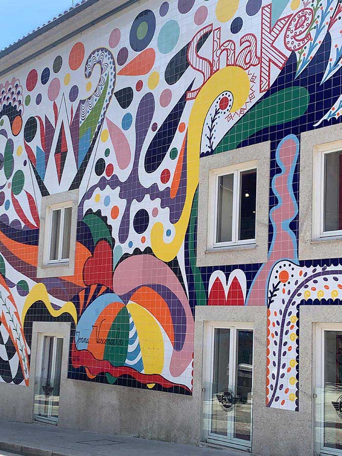 Colorful wall art in Porto Portugal | 40plusstyle.com