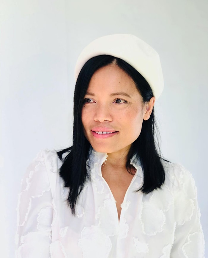 How to wear a beret - Souri in a white beret | 40plusstyle.com