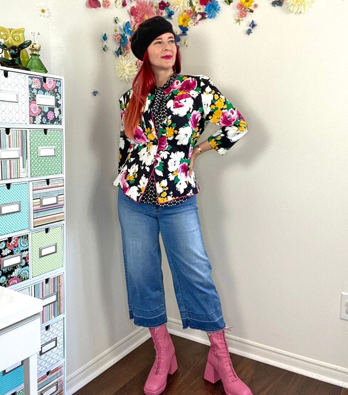 Suzanne wears a black beret | 40plusstyle.com