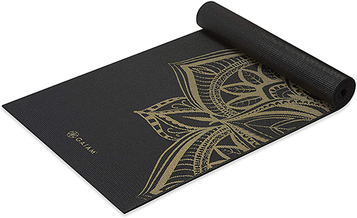 Workout gifts for her - Gaiam Yoga Mat | 40plusstyle.com