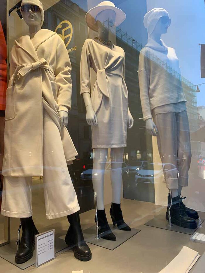 Roman style and the fashion trends I spotted in Rome - monochromatic cream outfits | 40plusstyle.com