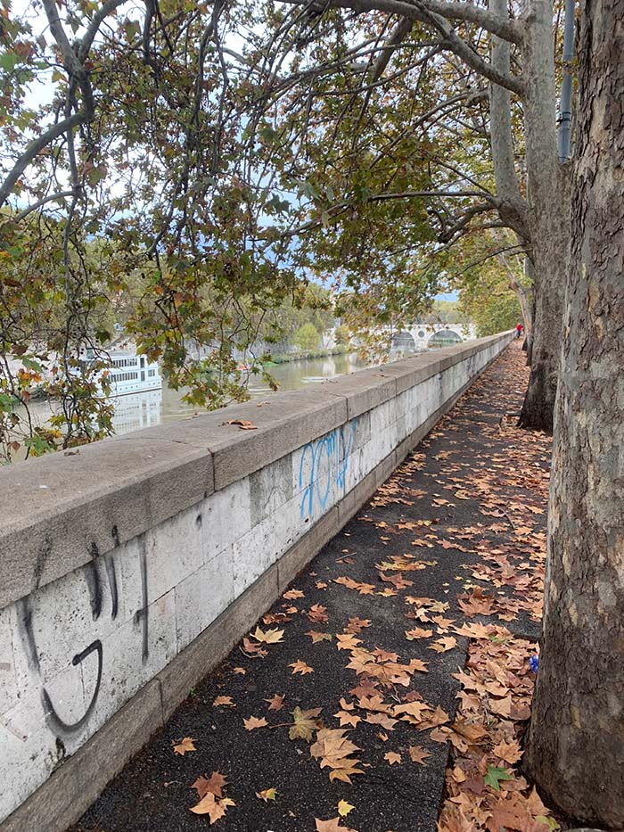 Walking beside the Tiber in Rome | 40plusstyle.com