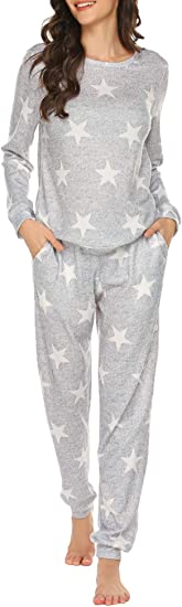 Best pajamas for women - star print pajamas | 40plusstyle.com