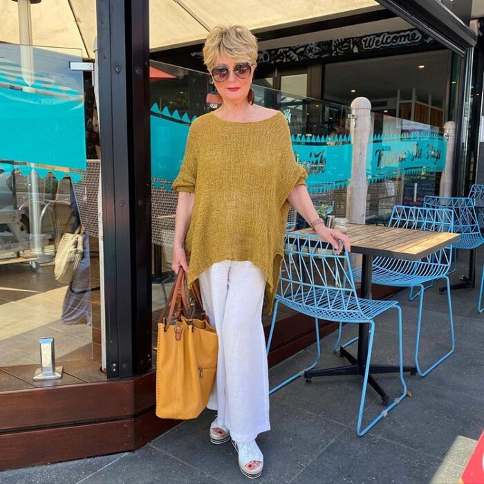 Clothes for older women - Sharryn wears a tunic top, linen pants and platform shoes | 40plusstyle.com