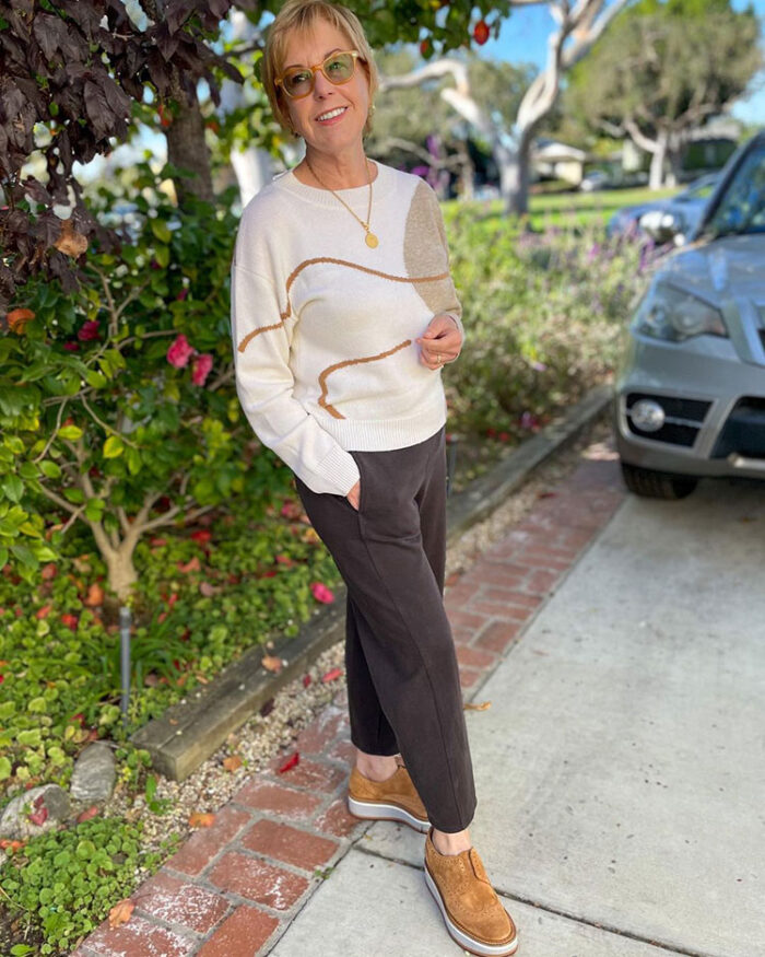 Comfortable pants for women - Susan matches her suede derbies to her sweater and pants | 40plusstyle.com