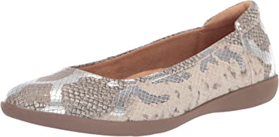 Shoes with arch support - Naturalizer flats | 40plusstyle.com