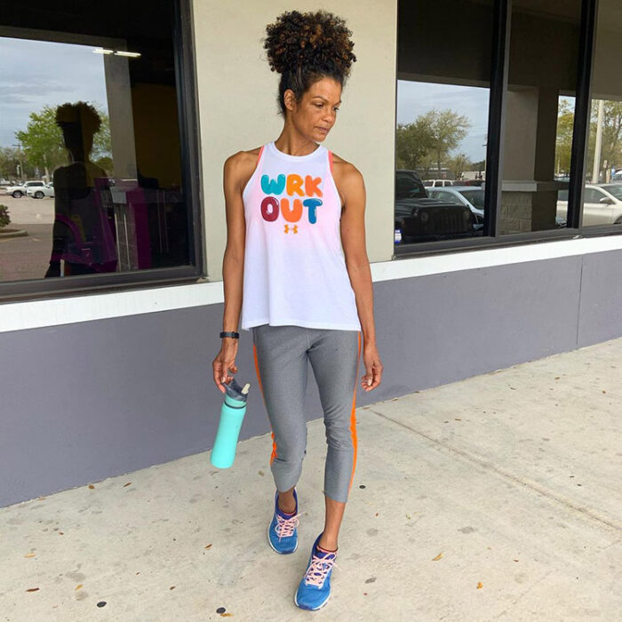 workout clothes for women - Diane in a bright workout outfit | 40plusstyle.com