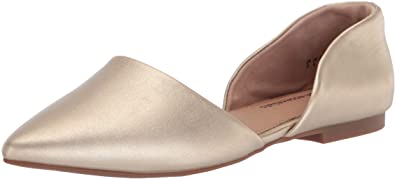 How to dress when you are petite - Amazon Essentials D'Orsay Flat Ballet | 40plusstyle.com
