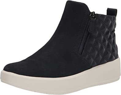 Clarks Layton Zip Ankle Boot | 40plusstyle.com