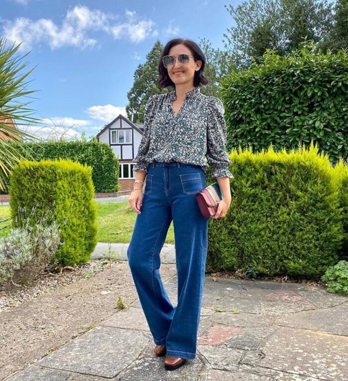 How to dress when you are petite - Emms in wide jeans | 40plusstyle.com