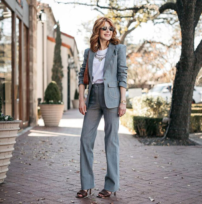 What to wear to a graduation as a guest - a matching suit | 40plusstyle.com