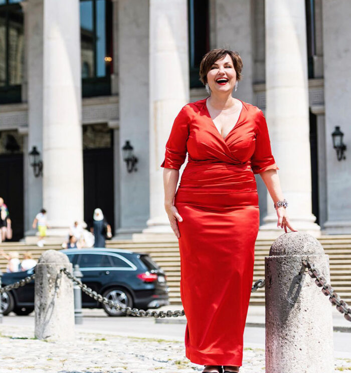 How to dress when you are mother of the bride - Susanne in a red maxi dress | 40plusstyle.com