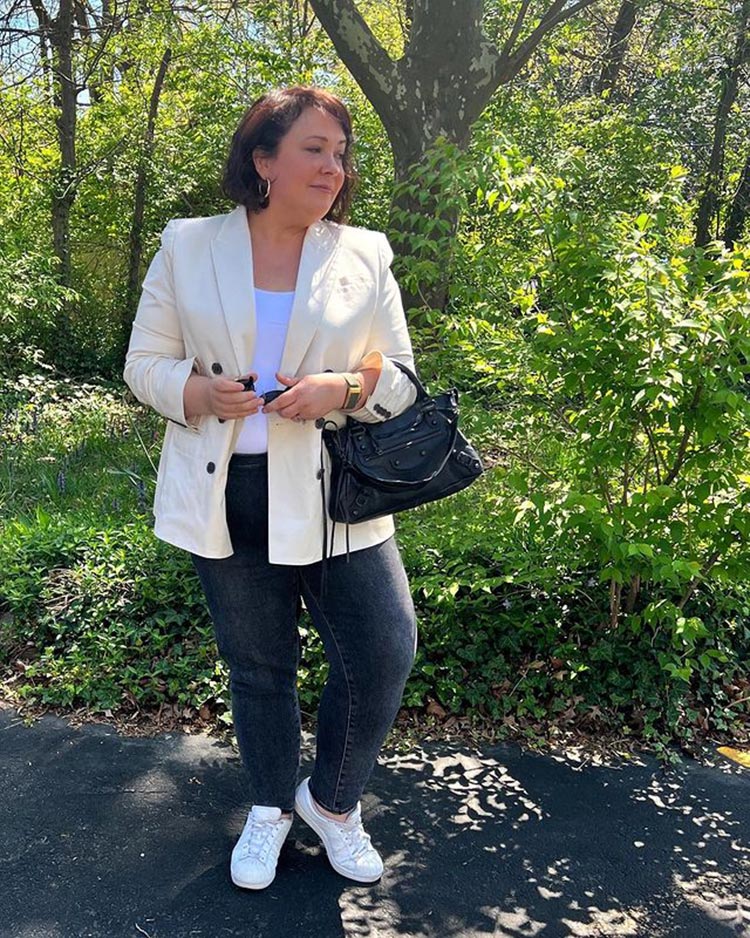Alison in jeans and a blazer | 40plusstyle.com