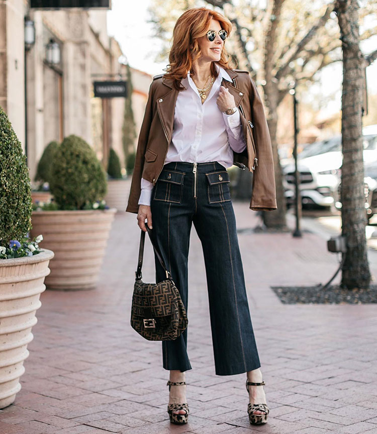 Cathy in wide leg jeans | 40plusstyle.com