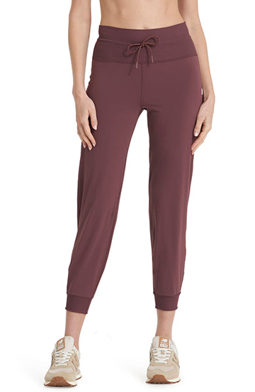 vuori Daily Jogger Pants | 40plusstyle.com