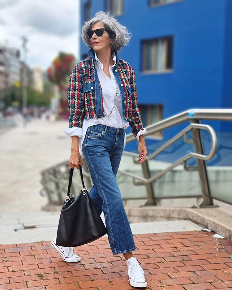 Carmen in crop jacket, shirt, jeans and sneakers | 40plusstyle.com