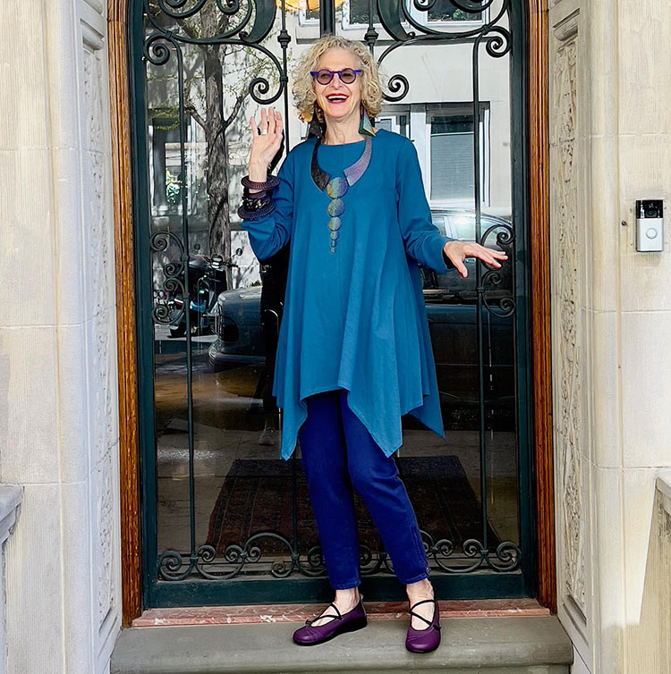 Colors that complement gray hair - Dayle wears blue | 40plusstyle.com